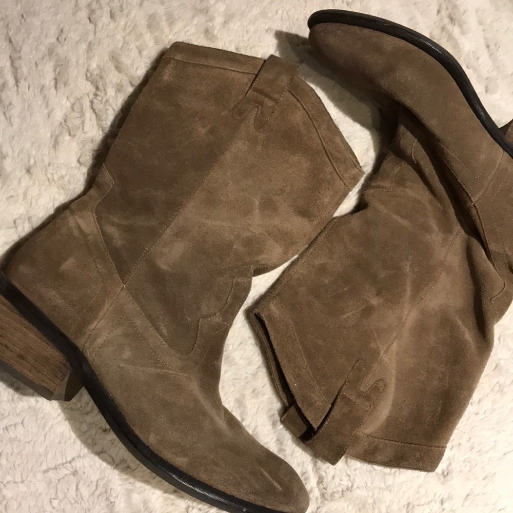 JESSICA SIMPSON Tan Suede Booties